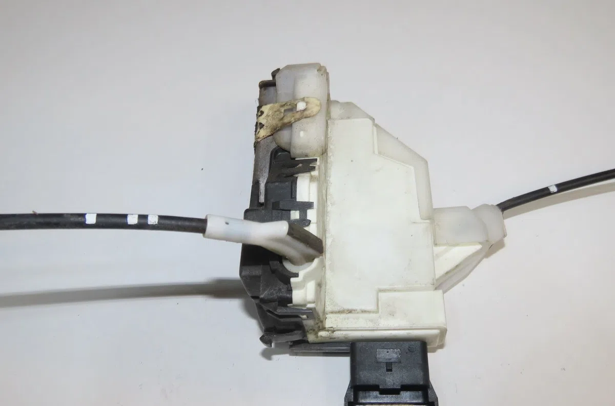 Serrure porte avd Peugeot 508 SW I (8E_) 2.0 hdi (2010-2018) occasion