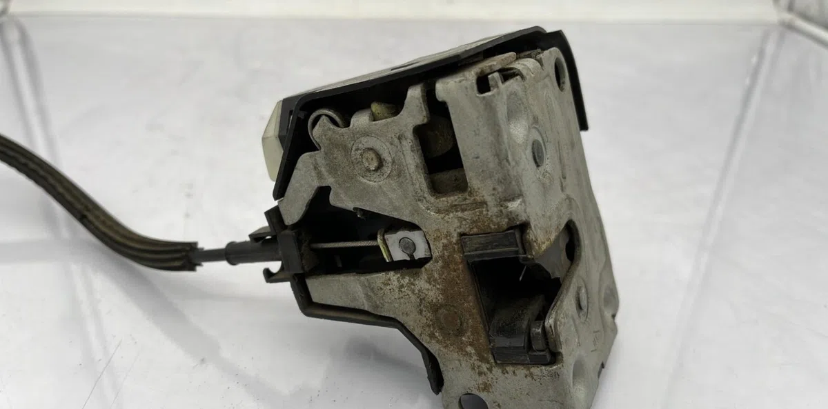 Serrure porte avd RENAULT CLIO 2 PHASE 2 occasion
