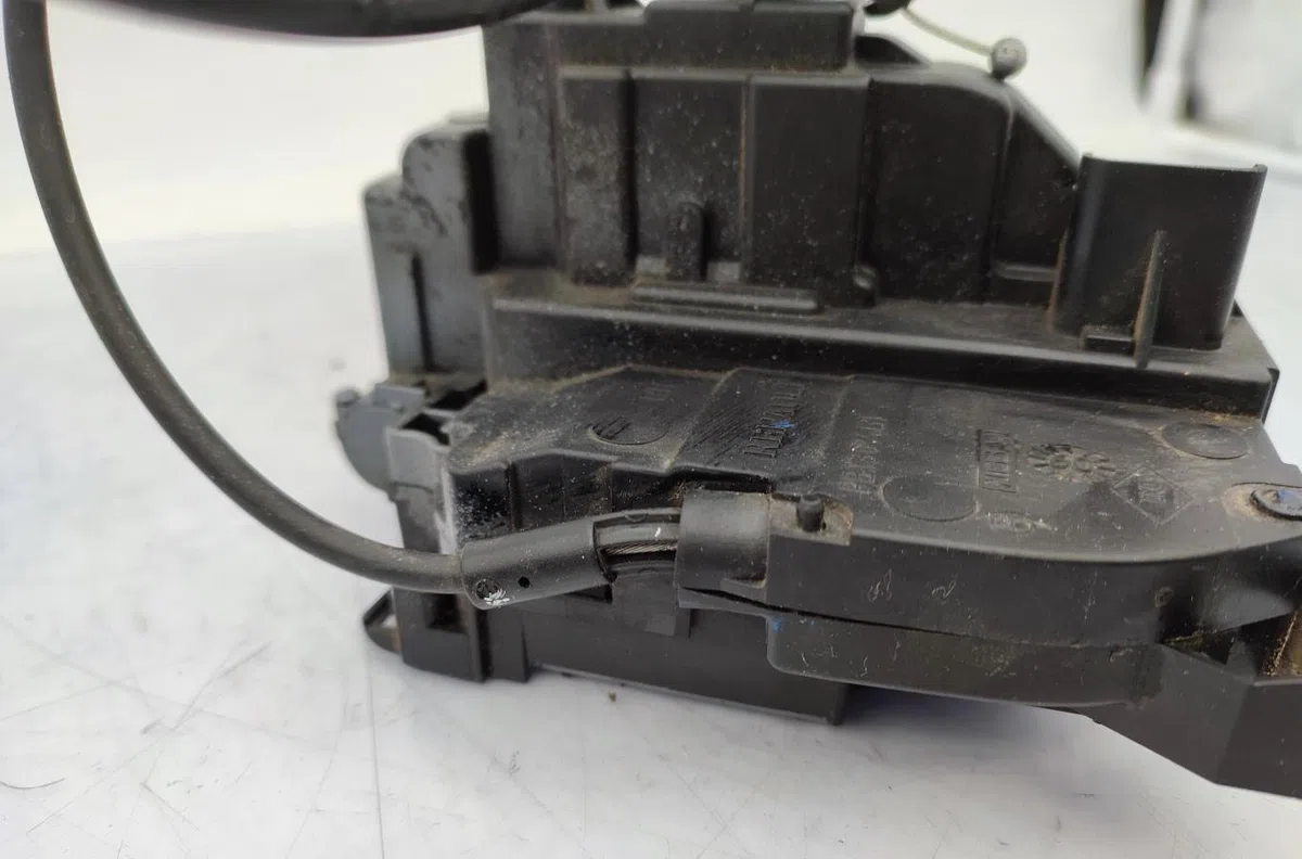 Serrure porte avd RENAULT CLIO 3 PHASE 1 BREAK occasion