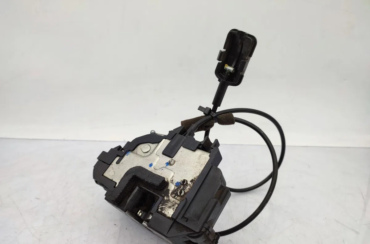 Serrure porte avd RENAULT CLIO 3 PHASE 1 BREAK occasion