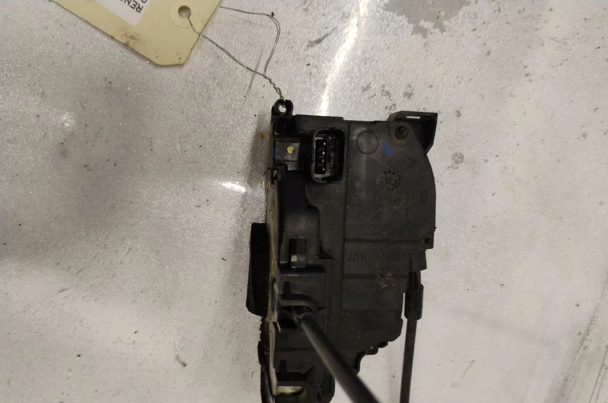 Serrure porte avd RENAULT CLIO 3 PHASE 2 occasion