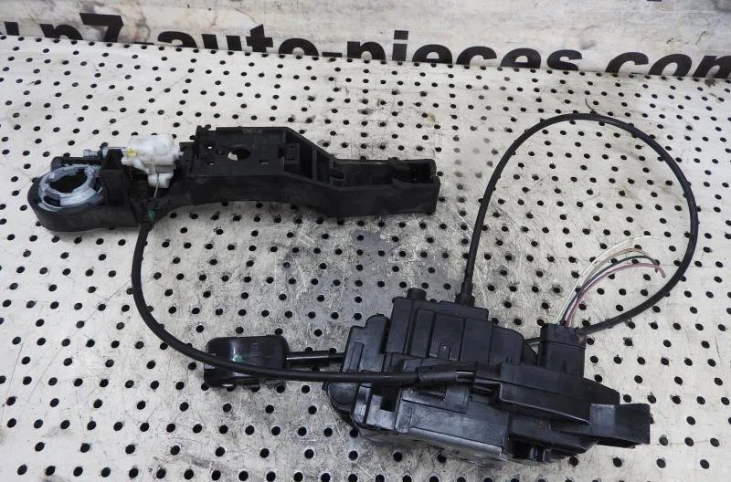 Serrure porte avd RENAULT CLIO 3 PHASE 2 occasion