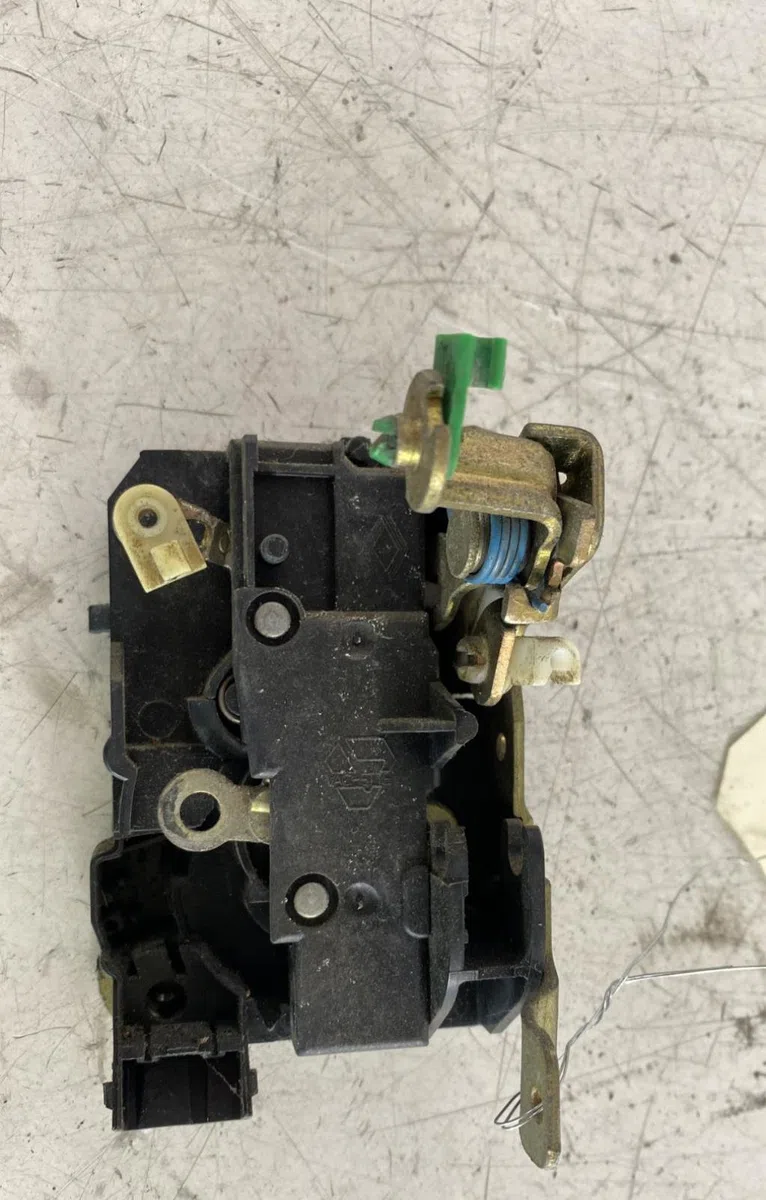 Serrure porte avd Renault CLIO I (B-C57_, 5-357_) 1.2 (b-c-s57a, b-c57s, 5-357f, 5-357j, 5-357l, 5-357r) (1990-1998) 5 p