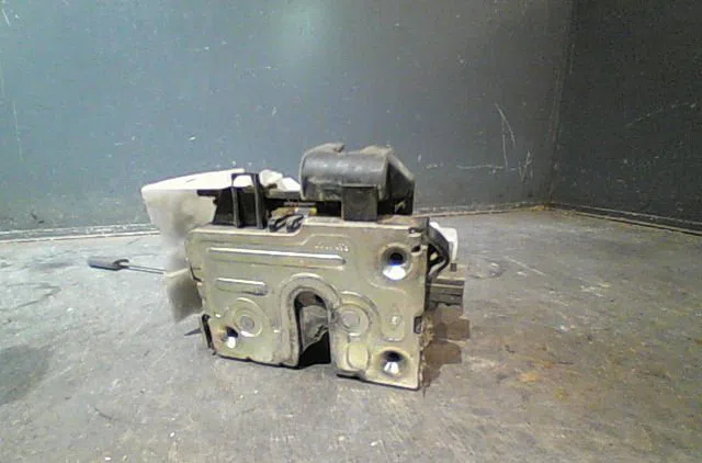 Serrure porte avd Renault CLIO II (BB_, CB_) 1.9 d (b-cb0j) (2000-2001) 5 portes occasion