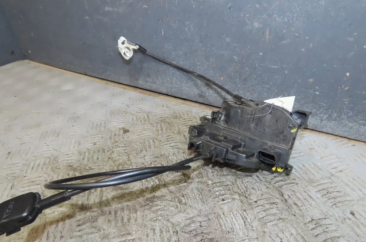 Serrure porte avd Renault CLIO III (BR0-1, CR0-1) 1.5 dci (2010-2014) 5 portes occasion