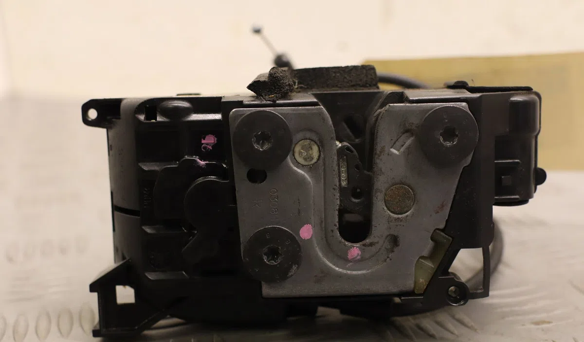 Serrure porte avd Renault CLIO III (BR0-1, CR0-1) 1.5 dci (br17, cr17) (2005-2012) 5 portes occasion