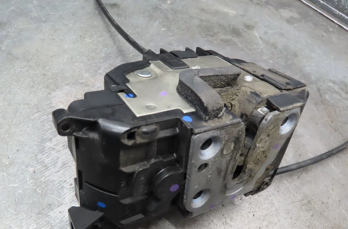 Serrure porte avd Renault CLIO III (BR0-1, CR0-1) 1.5 dci (c-br0g, c-br1g) (2005-2012) 5 portes occasion