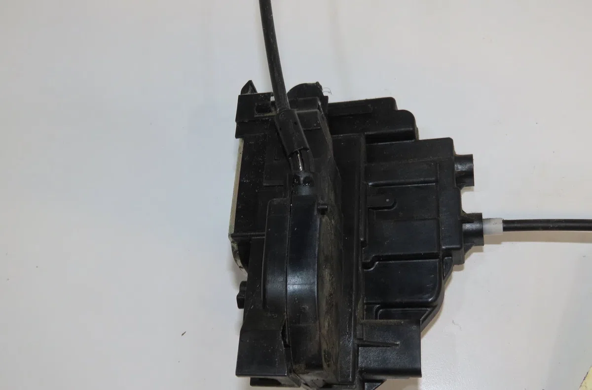 Serrure porte avd Renault CLIO III (BR0-1, CR0-1) 1.6 16v (br05, br0b, br0y, br15, br1j, br1m, br1y, cr0b,... (2005-2014