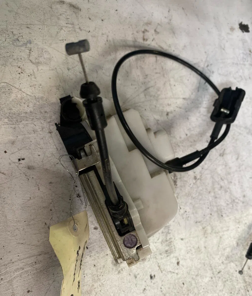 Serrure porte avd Renault GRAND SCÉNIC II (JM0-1_) 1.9 dci (jm14) (2004-2008) occasion