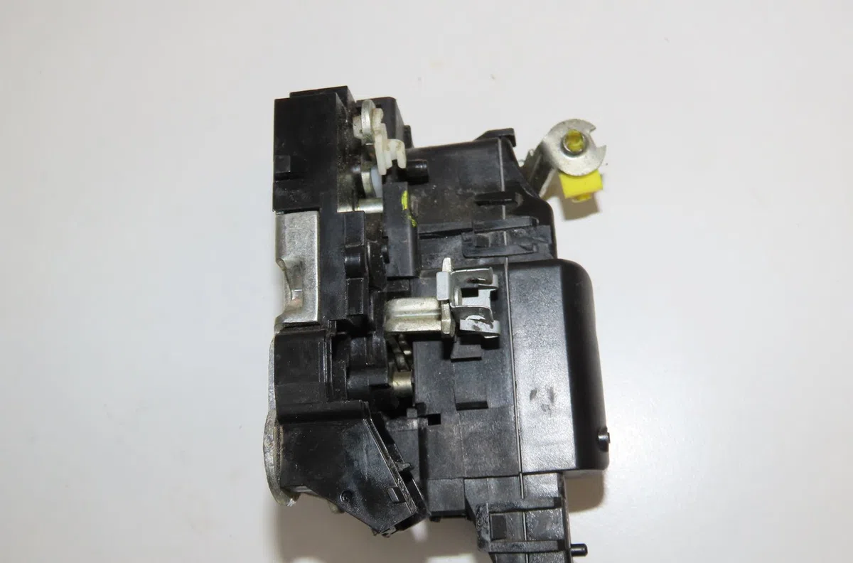 Serrure porte avd Renault KANGOO Express (FC0-1_) 1.2 16v (fc05, fc0w, fc1d, fc1p, fc1k, fc0t) (2001) occasion