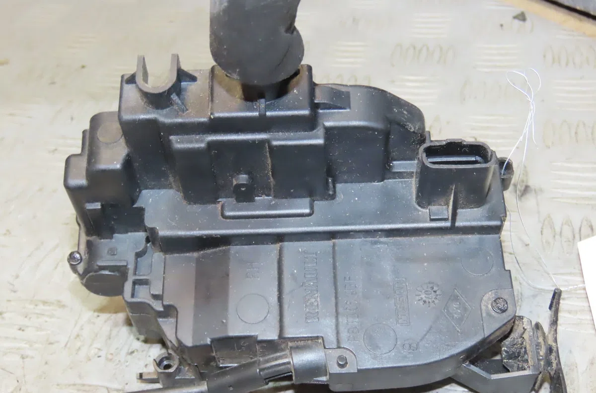 Serrure porte avd Renault LAGUNA III (BT0-1) 2.0 dci (bt07, bt0j, bt14, bt1a, bt1s) (2007-2015) 5 portes occasion