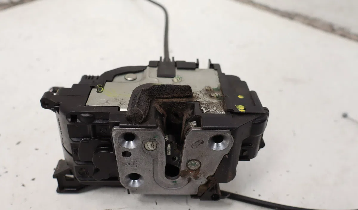 Serrure porte avd Renault LAGUNA III Grandtour (KT0-1) 2.0 dci (kt07, kt0j, kt14, kt1a, kt1s) (2007-2015) occasion