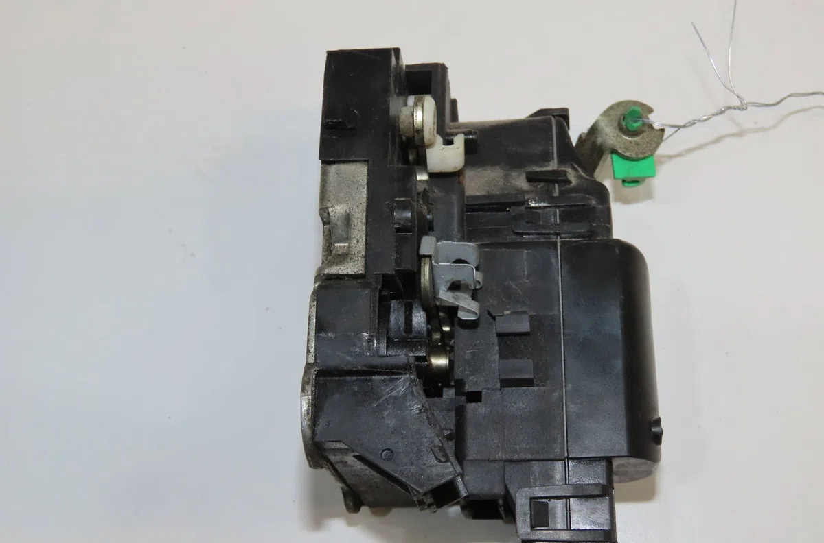 Serrure porte avd Renault MASTER II Camionnette (FD) 2.5 dci (2006-2010) occasion