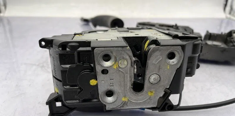 Serrure porte avd RENAULT MEGANE 3 PHASE 2 BREAK occasion