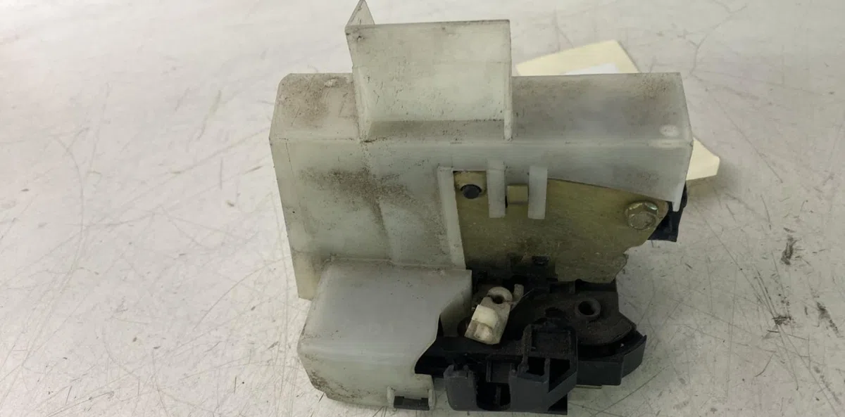Serrure porte avd Renault MEGANE I (BA0-1_) 1.9 dti (ba08, ba0n) (1997-2001) occasion