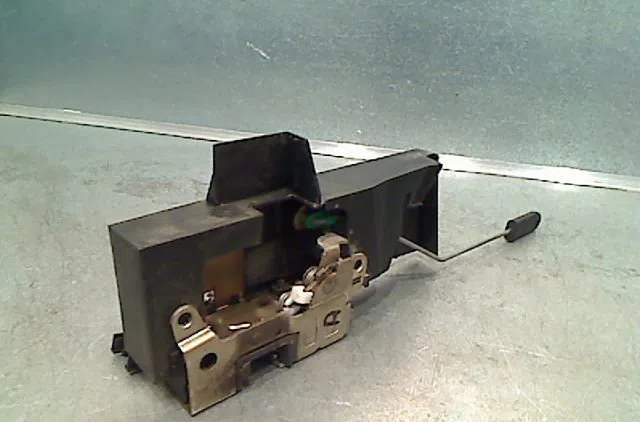 Serrure porte avd RENAULT MEGANE I Phase 1 11-1995--03-1999 occasion