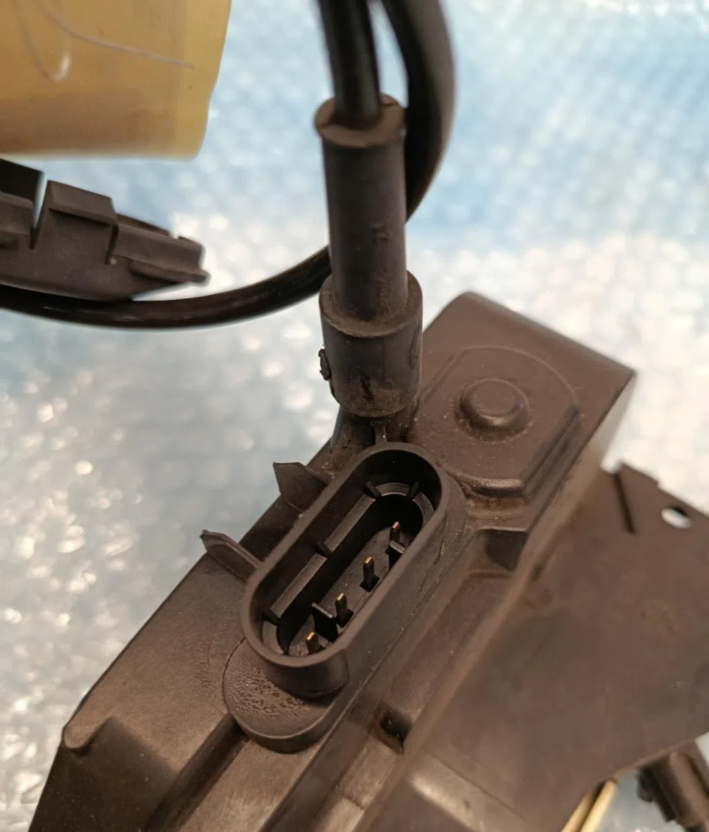 Serrure porte avd Renault MEGANE II (BM0-1_, CM0-1_) 1.5 dci (bm1e, cm1e) (2005-2008) occasion