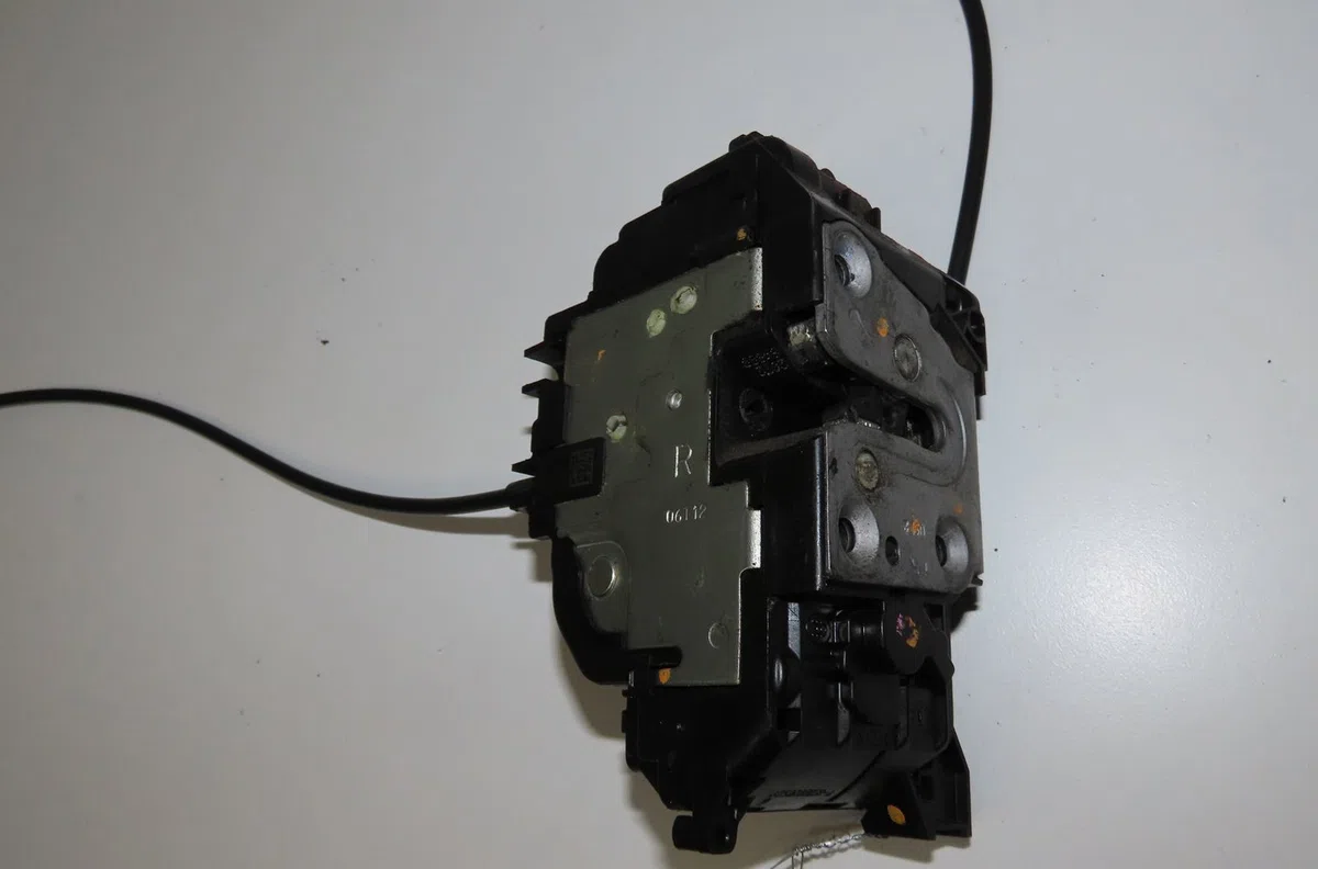 Serrure porte avd Renault MEGANE III Coupé (DZ0-1_) 1.5 dci (dz09, dz0d, dz1f, dz1g, dz14, dz29) (2009-2015) 3 portes oc