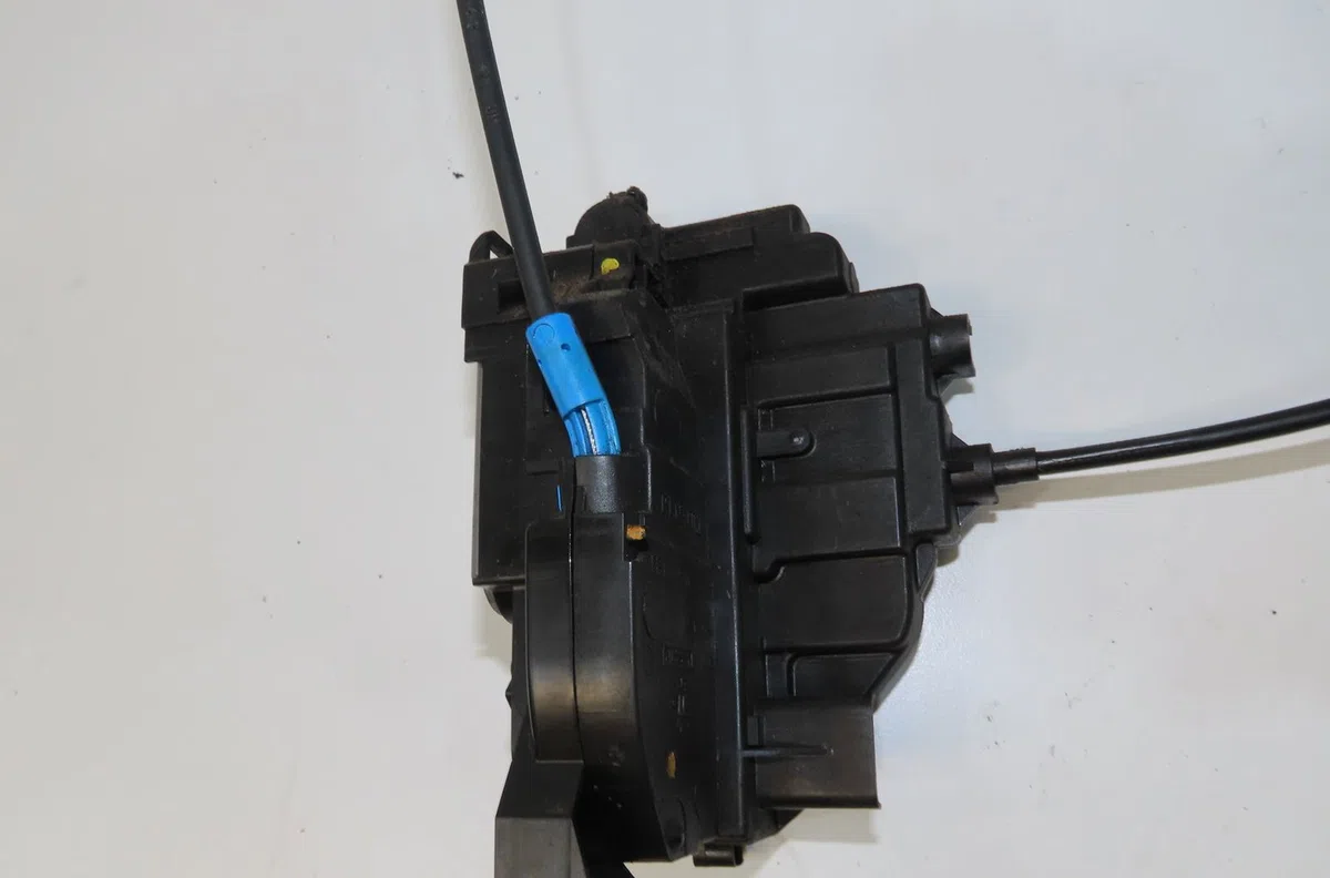 Serrure porte avd Renault MEGANE III Coupé (DZ0-1_) 1.5 dci (dz09, dz0d, dz1f, dz1g, dz14, dz29) (2009-2015) 3 portes oc