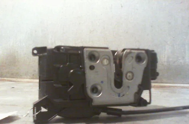 Serrure porte avd RENAULT MEGANE III Phase 1 11-2008--01-2012 occasion