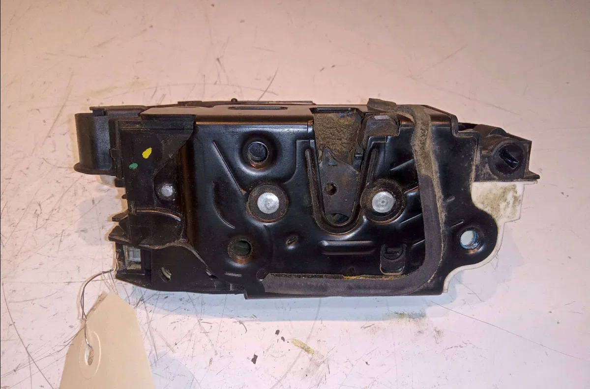 Serrure porte avd Seat IBIZA IV (6J5, 6P1) 1.4 tdi (2008-2010) occasion