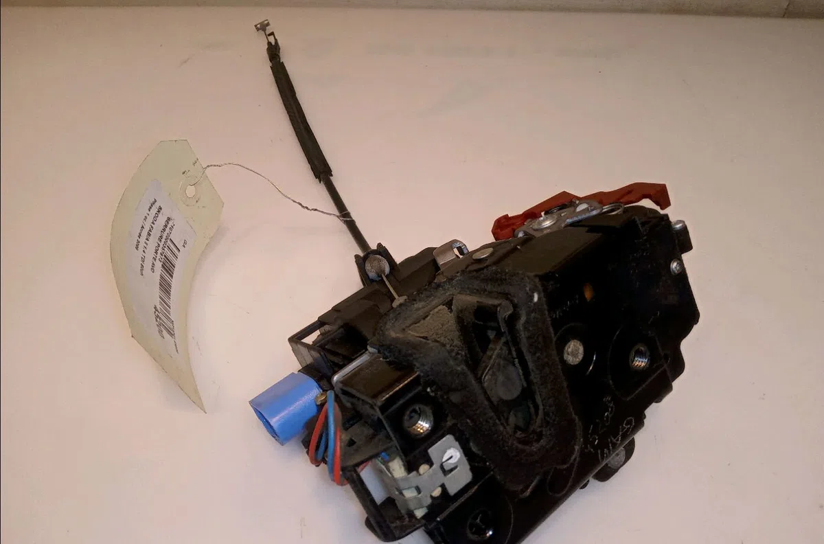Serrure porte avd Skoda FABIA II (542) 1.4 tdi (2007-2010) occasion