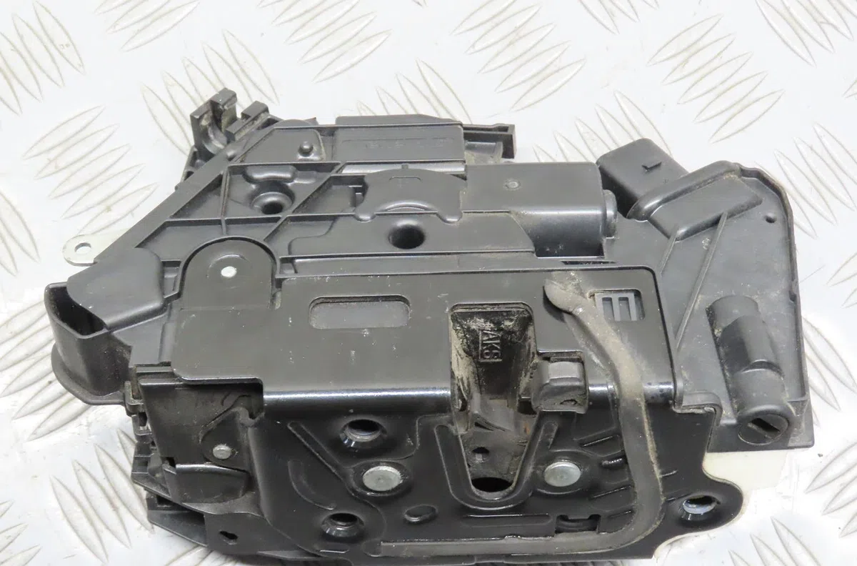 Serrure porte avd Skoda FABIA II (542) 1.6 tdi (2010-2014) occasion