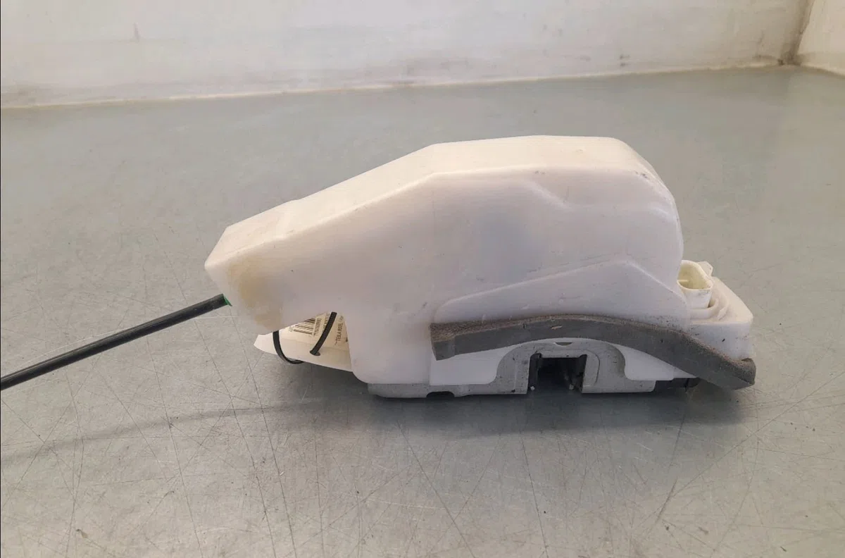 Serrure porte avd Tesla MODEL Y (5YJY) Ev traction intégrale (2021) 5 portes occasion