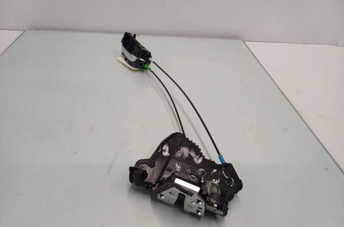 Serrure porte avd TOYOTA AURIS 2 PHASE 2 occasion