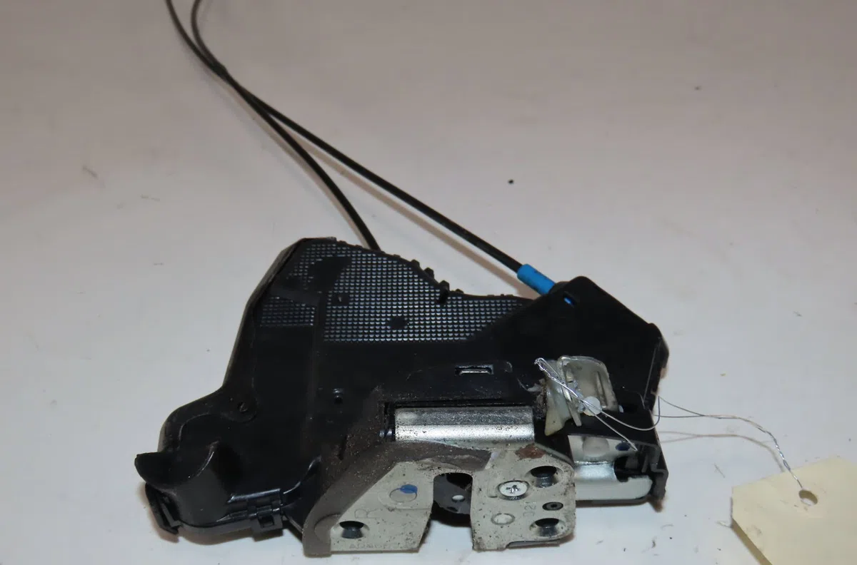 Serrure porte avd Toyota AURIS (_E15_) 1.4 d-4d (nde150_) (2007-2012) 3 portes occasion