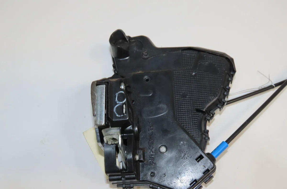 Serrure porte avd Toyota AURIS (_E18_) 1.8 hybrid (zwe186_) (2012-2018) occasion