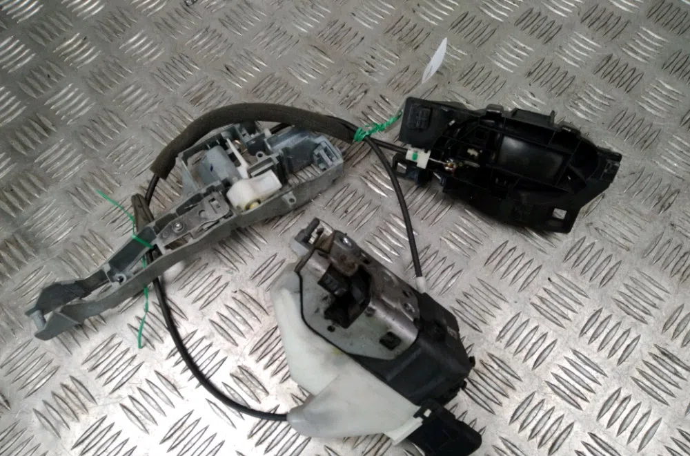Serrure porte avd Toyota AYGO (_B1_) 1.0 (kgb10_) (2005-2014) 5 portes occasion