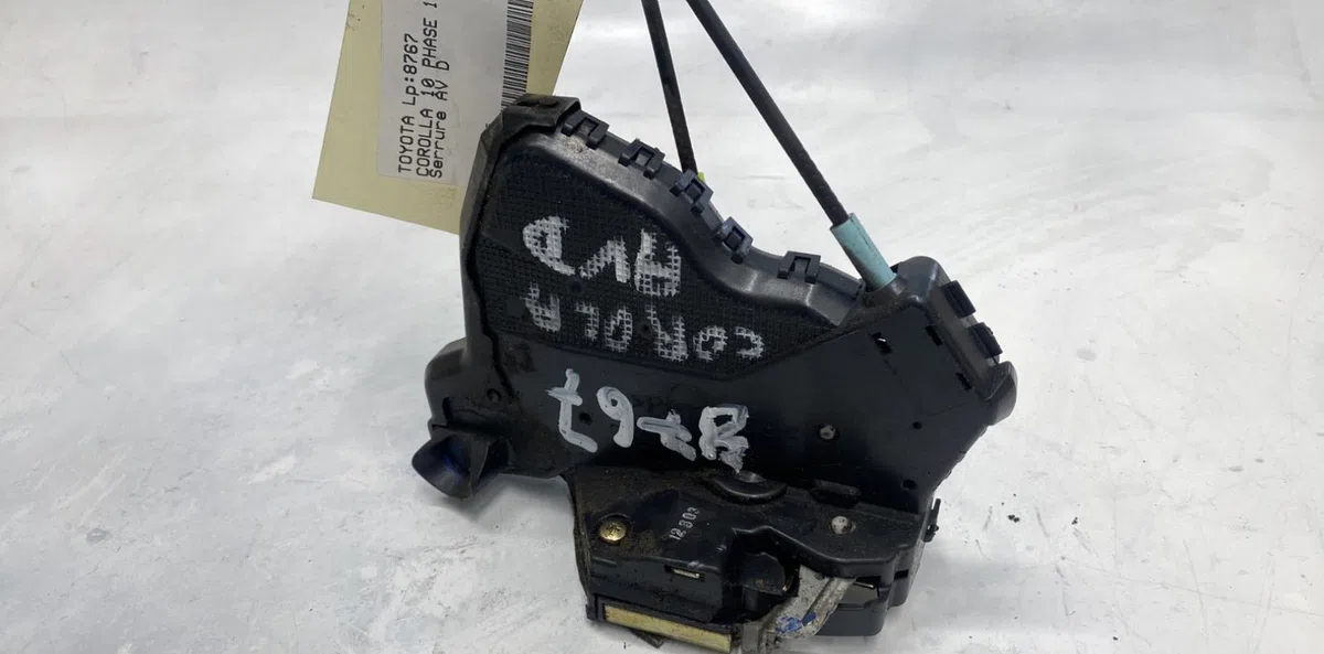 Serrure porte avd Toyota COROLLA (_E12_) 2.0 d-4d (cde120r_, cde120l_) (2002-2006) occasion