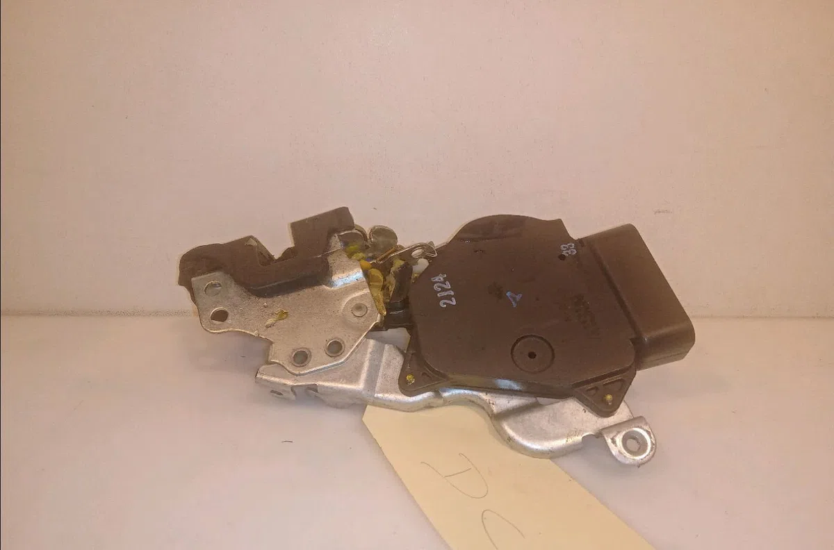 Serrure porte avd Toyota RAV 4 II (_A2_) 2.0 d 4wd (cla20_, cla21_) (2001-2005) occasion