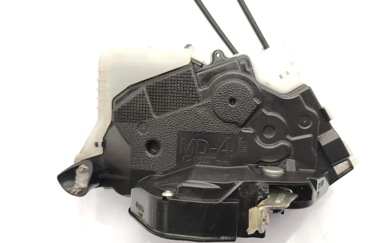 Serrure porte avd TOYOTA YARIS 2 PHASE 2 occasion
