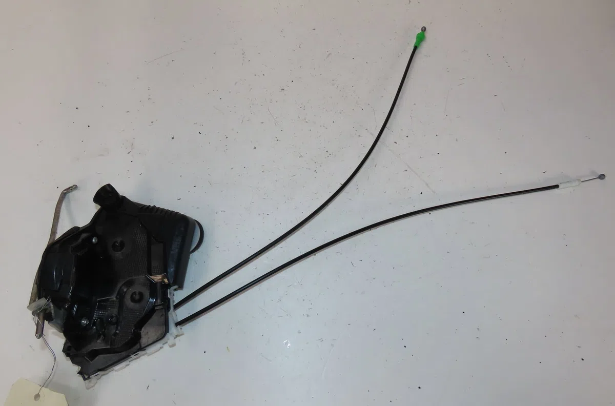 Serrure porte avd Toyota YARIS (_P13_) 1.5 hybrid (nhp130_) (2012) occasion