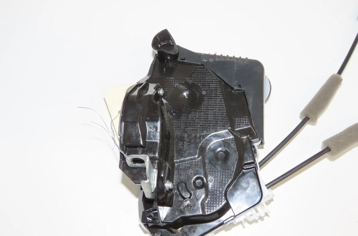 Serrure porte avd Toyota YARIS (_P21_, _PA1_, _PH1_) 1.5 hybrid (mxph10, mxph11) (2020) 5 portes occasion