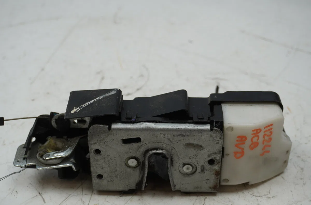 Serrure porte avd Volkswagen FOX 3-5 portes (5Z1, 5Z3, 5Z4) 1.2 (2005-2011) occasion