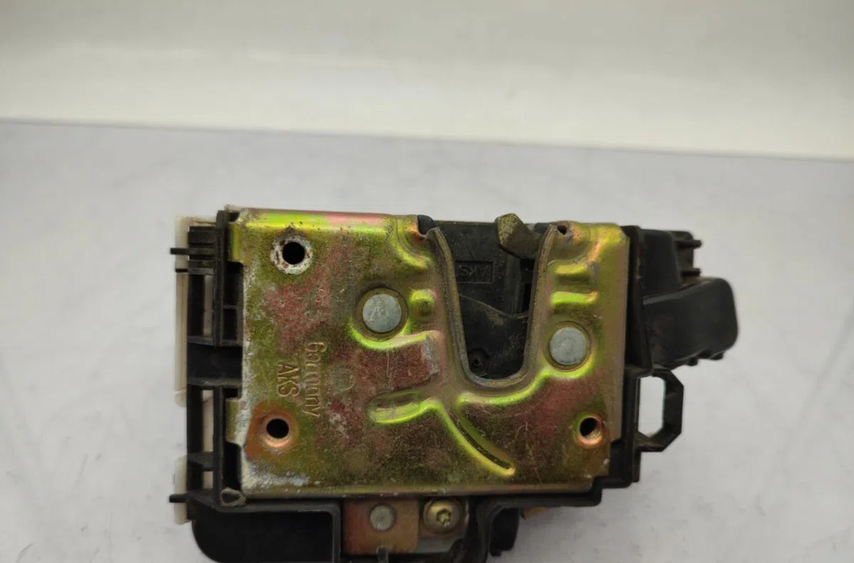 Serrure porte avd VOLKSWAGEN GOLF 3 occasion