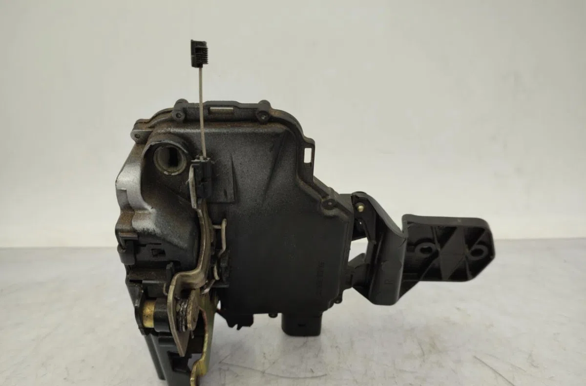 Serrure porte avd VOLKSWAGEN GOLF 4 occasion