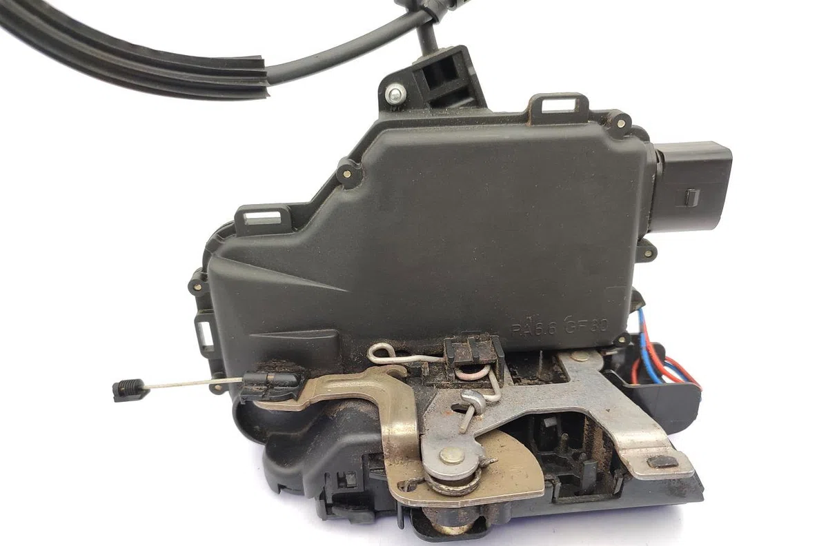 Serrure porte avd VOLKSWAGEN GOLF 4 occasion