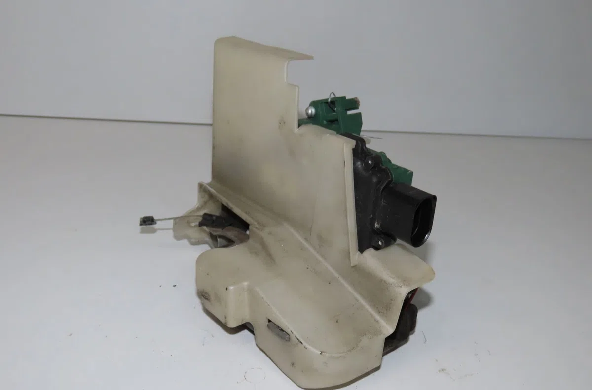 Serrure porte avd Volkswagen GOLF IV (1J1) 1.9 tdi (1997-2004) occasion