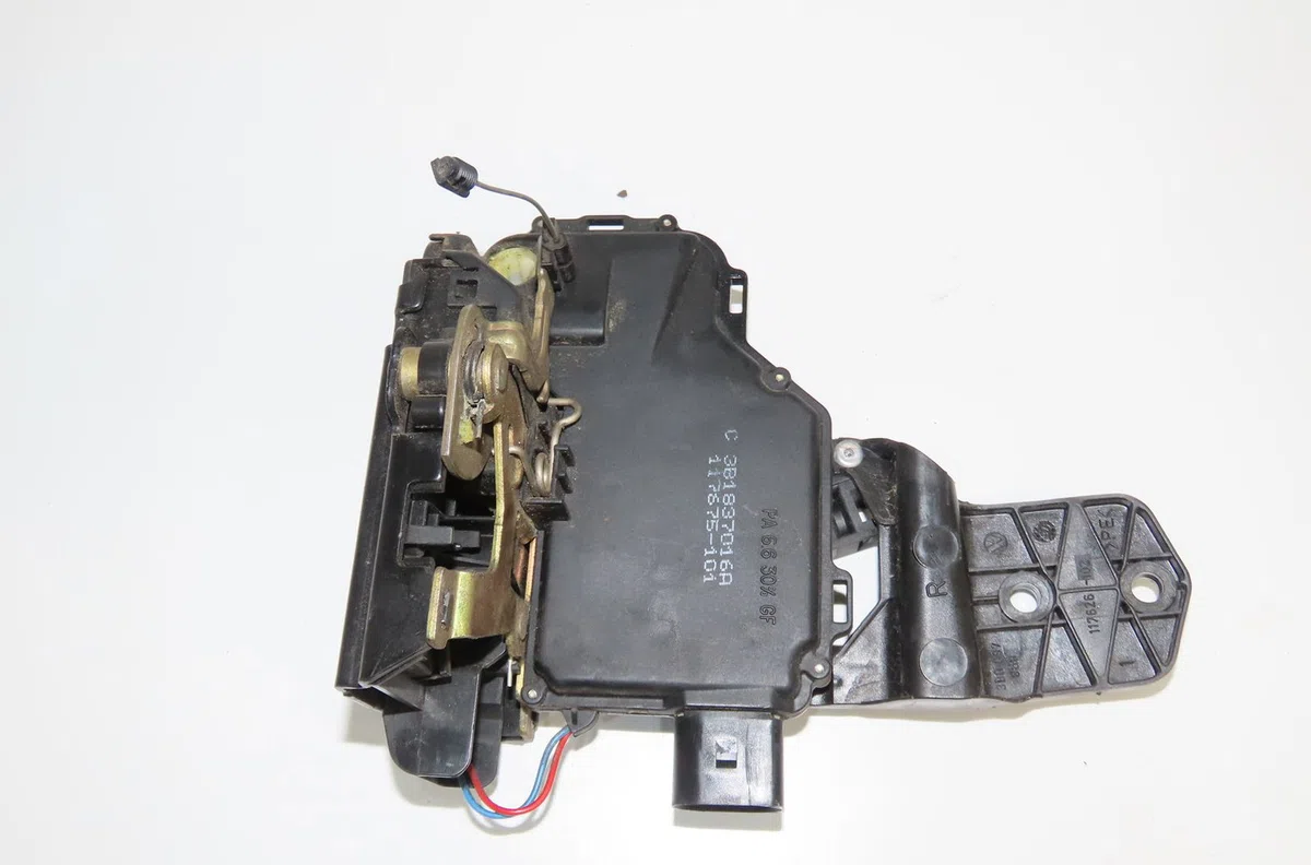 Serrure porte avd Volkswagen PASSAT B5 (3B2) 1.9 tdi (1996-2000) occasion