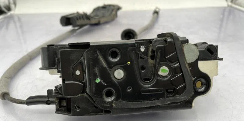 Serrure porte avd VOLKSWAGEN POLO 5 PHASE 1 occasion