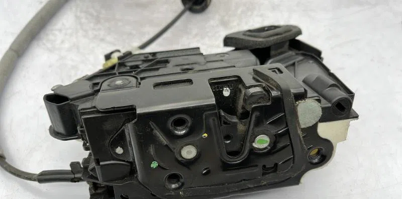 Serrure porte avd VOLKSWAGEN POLO 5 PHASE 1 occasion