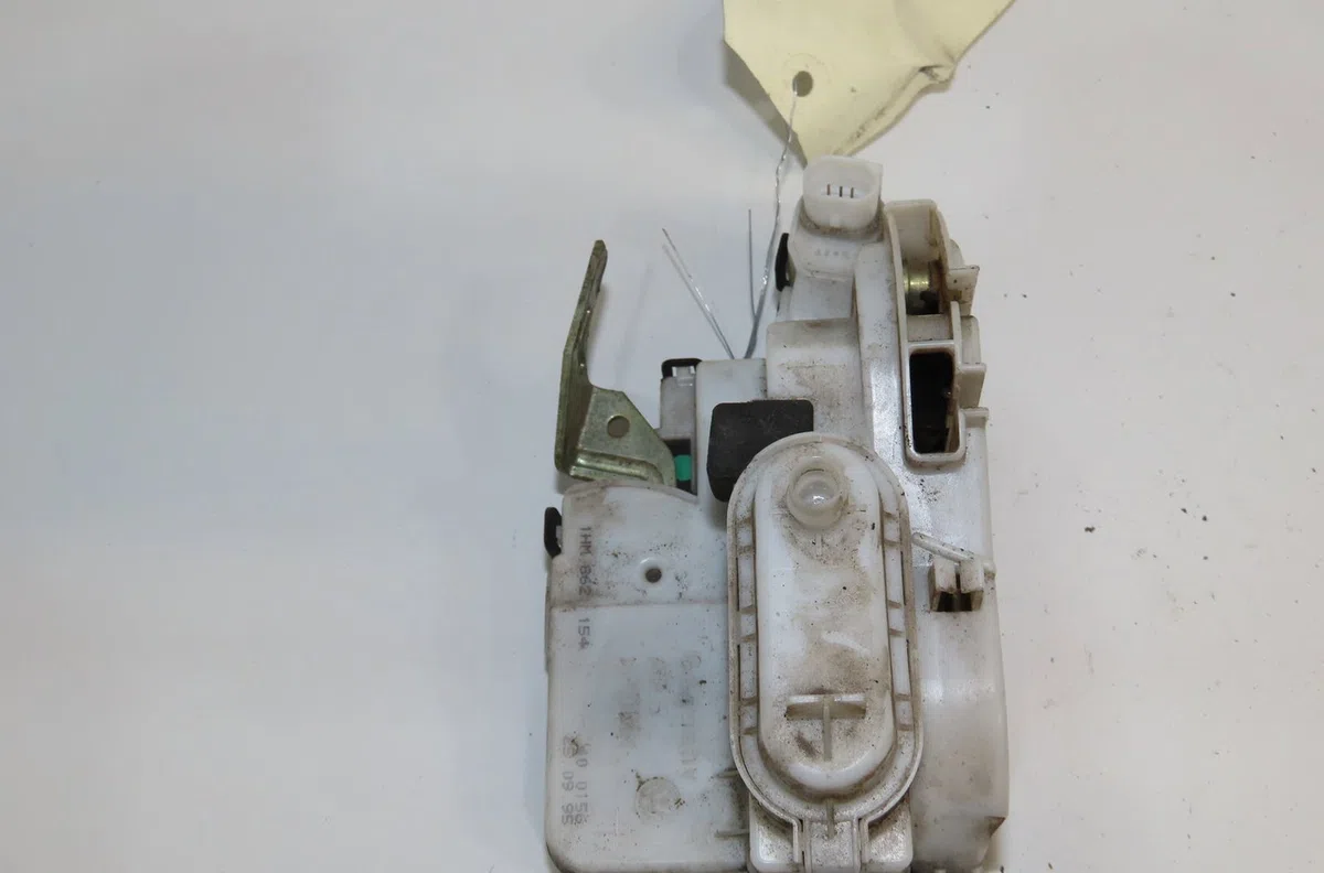 Serrure porte avd Volkswagen POLO III (6N1) 60 1.4 (1995-1999) occasion