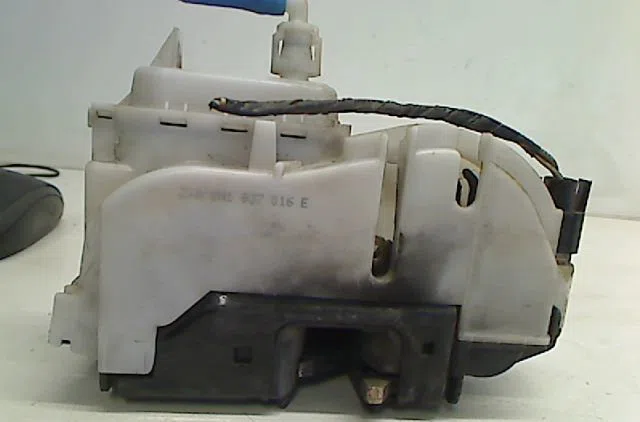 Serrure porte avd VOLKSWAGEN POLO occasion