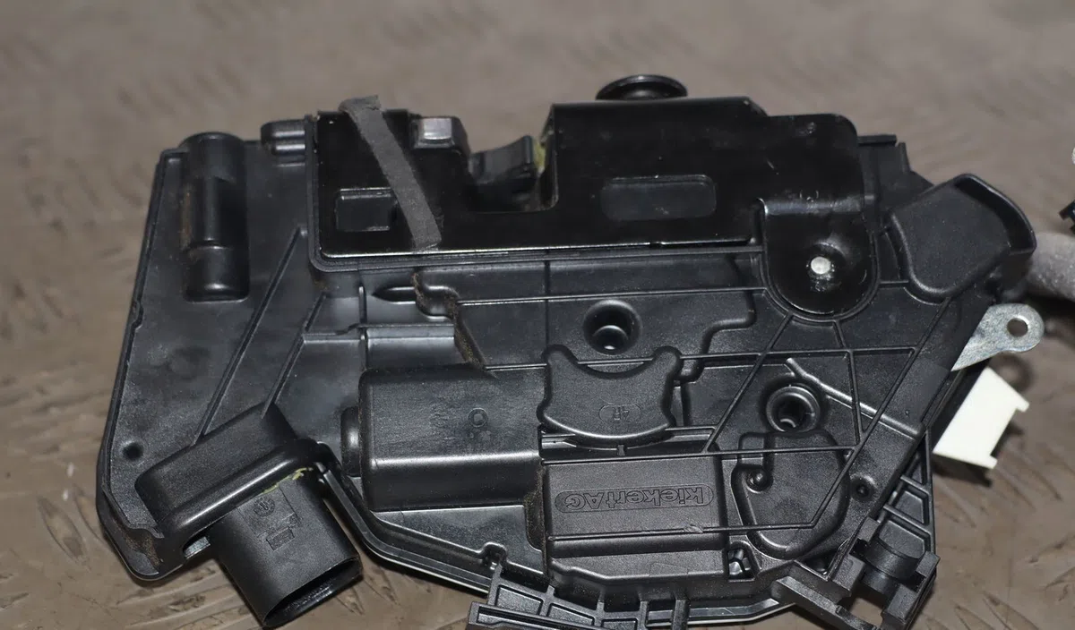 Serrure porte avd Volkswagen TIGUAN (5N_) 2.0 tdi 4motion (2007-2018) occasion