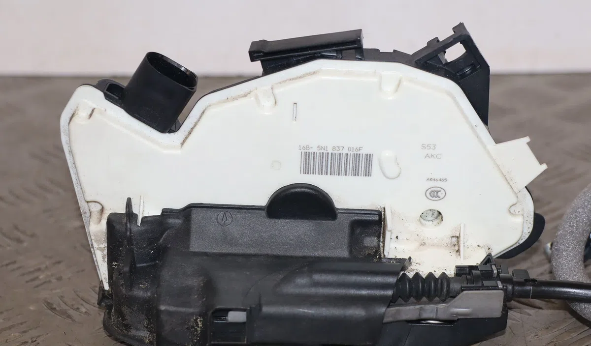 Serrure porte avd Volkswagen TIGUAN (5N_) 2.0 tdi 4motion (2007-2018) occasion