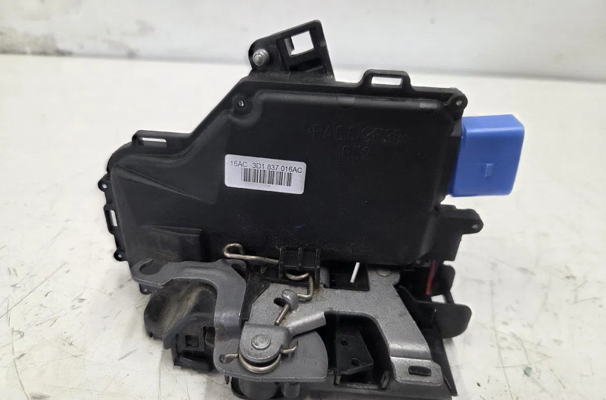 Serrure porte avd VOLKSWAGEN TOURAN 1 PHASE 2 occasion